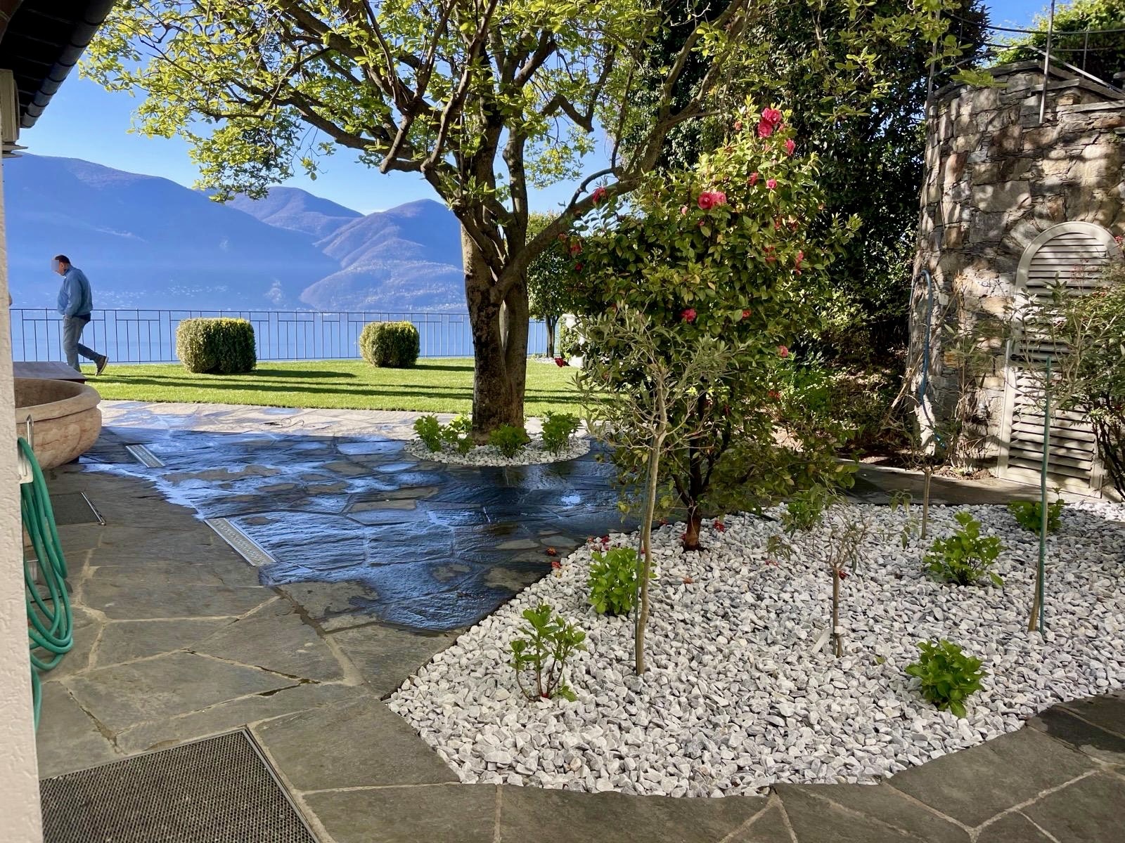 Realizzazione area verde — Giardinaggio, opera Nikola Giardini e Figli in Ticino