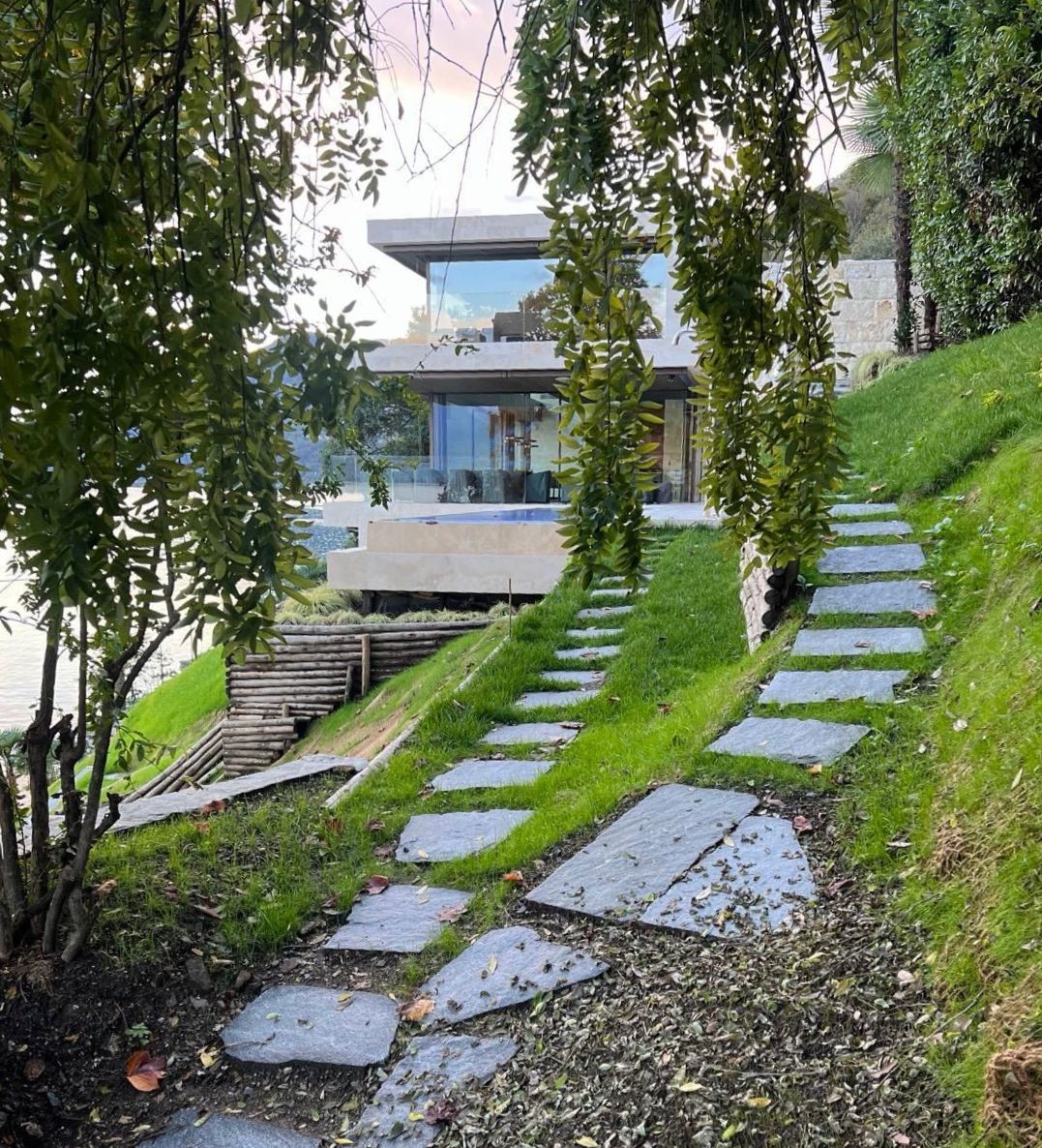 Inverdimento e realizzazione di camminamento — Giardinaggio, opera Nikola Giardini e Figli in Ticino