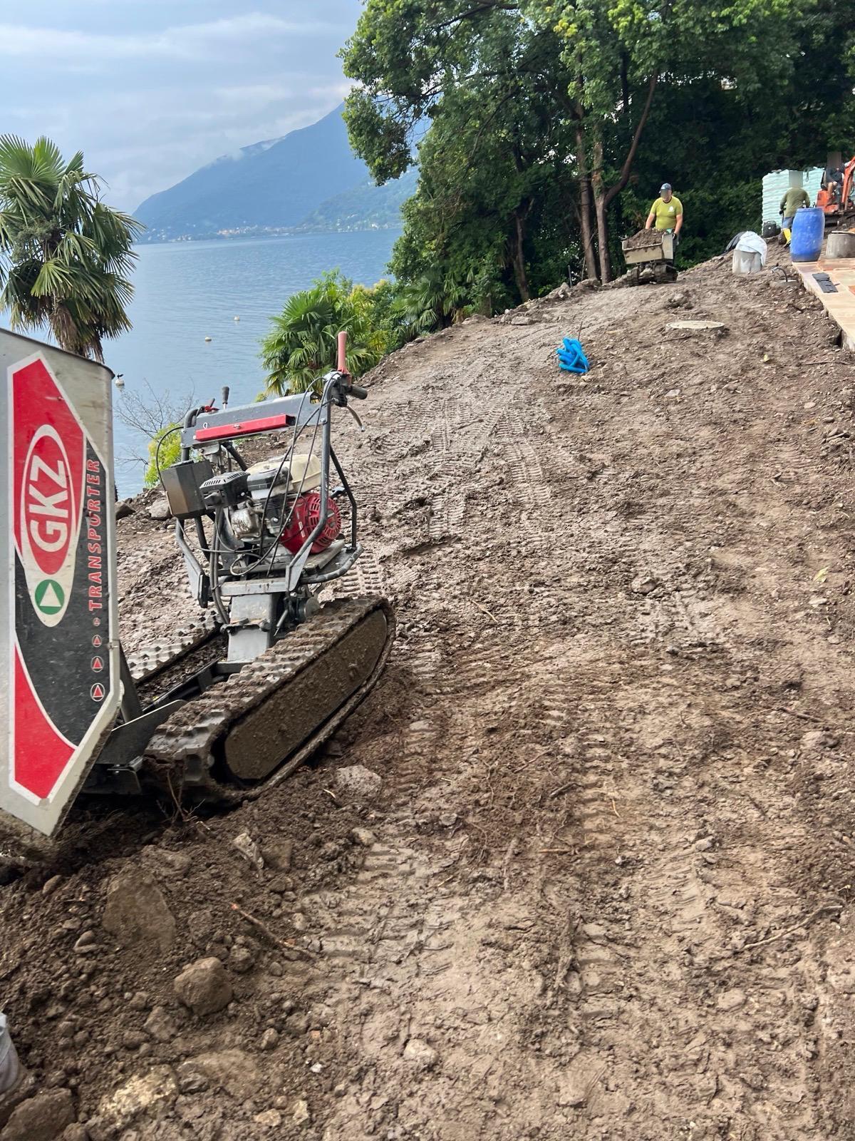 Preparazione suolo per posa tappeto erboso — Giardinaggio, opera Nikola Giardini e Figli in Ticino