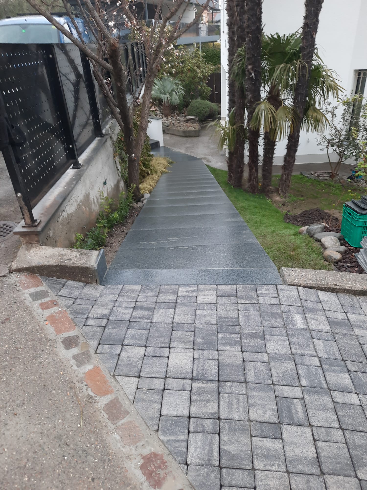 Viale pavimentato — Pavimentazioni, opera Nikola Giardini e Figli in Ticino